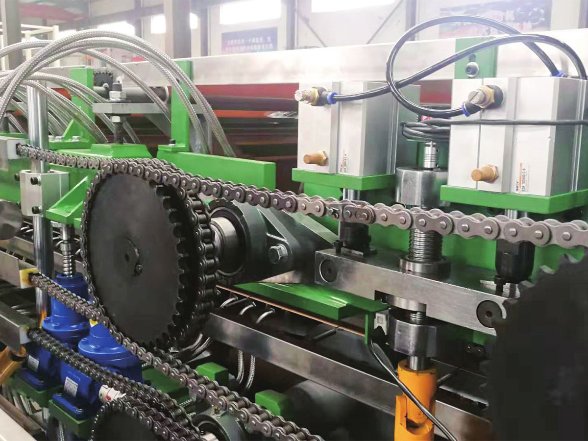 Línea compuesta de paneles alveolares y paneles centrales 3D